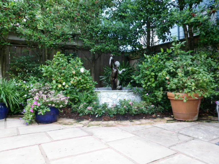 Bev Courtyard 8