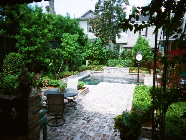 Lush Garden and swimming pool in New Orleans