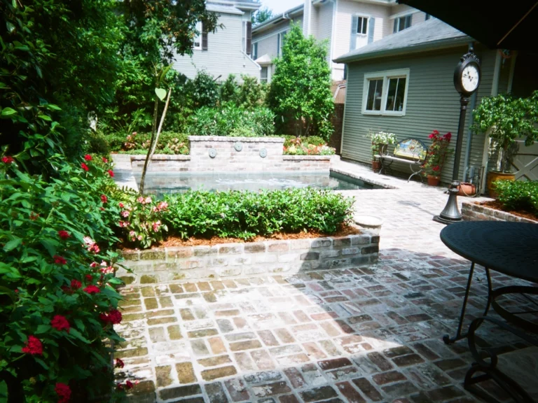 Lush Garden and swimming pool in New Orleans