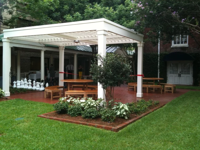 St. George's Episcopal School's Outdoor Common Area
