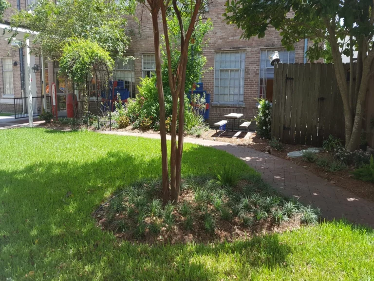St. George's Episcopal School's Outdoor Common BEFORE renovations