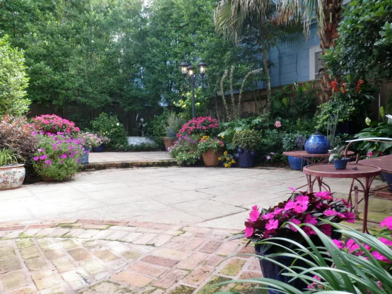 bev Courtyard 18
